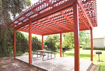 Picnic And Bbq Area at Waters Mark Apartment Homes, Mississippi